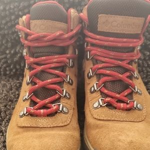 Columbia Women's sizes 6 Boots